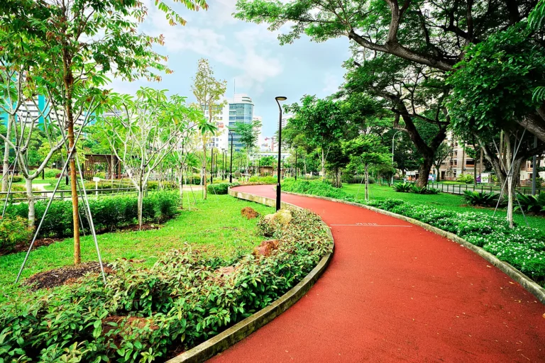Jogging path lined with planting at Whampoa Park